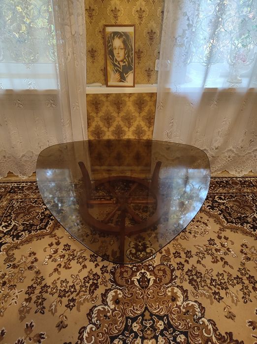 Продам великий кавовий столик.