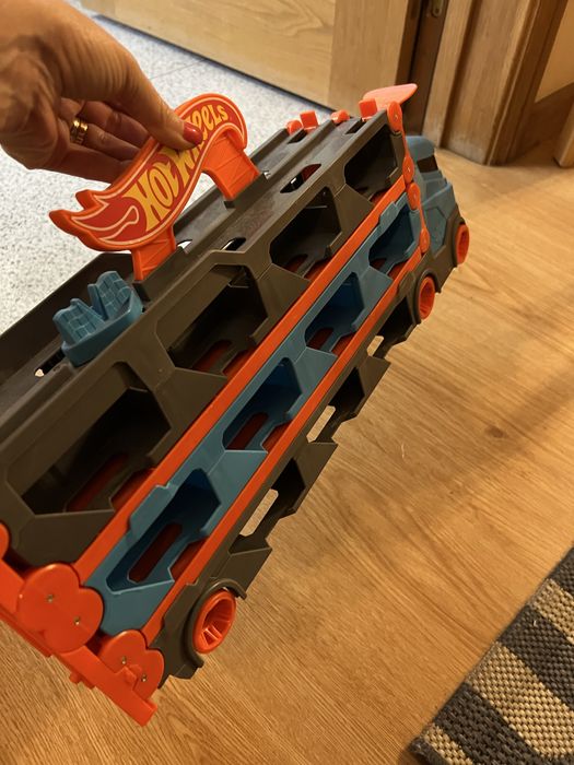 Camiao hot wheels