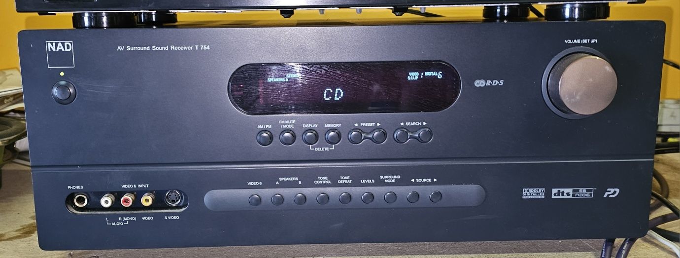 Amplituner NAD T754