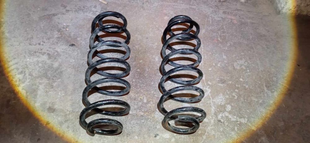 Sprężyny tył VW golf 4 bora