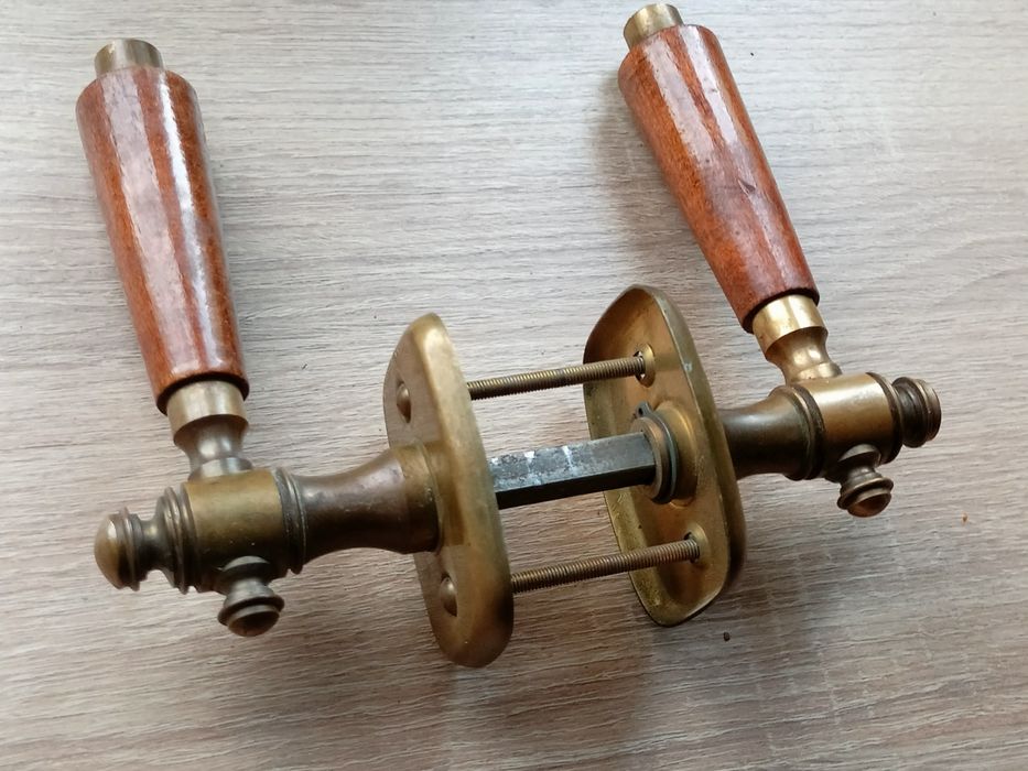 Stara mosiężna klamka