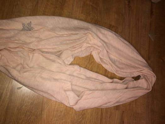 chusta szal chustka CUBUS pudrowy róż różowa gwiazdki elegancka szalik