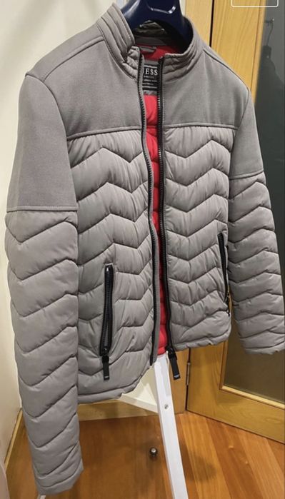 Blusão Guess Alcochoado e relente à àgua tamanho S