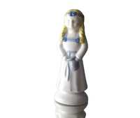 stara figurka porcelanowa dziewczynka z dzbanem