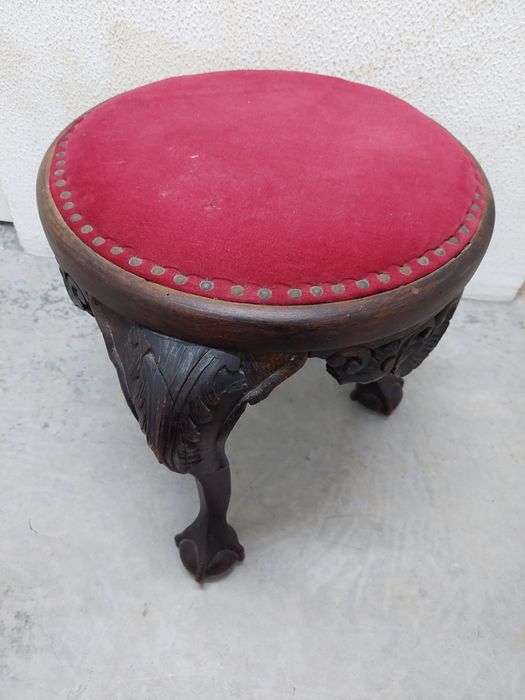 Banco arte nova com tampo de veludo