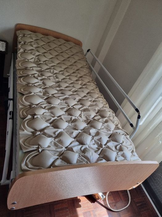 Vendo Cama Articulada elétrica JMS c/ colchão anti escaras