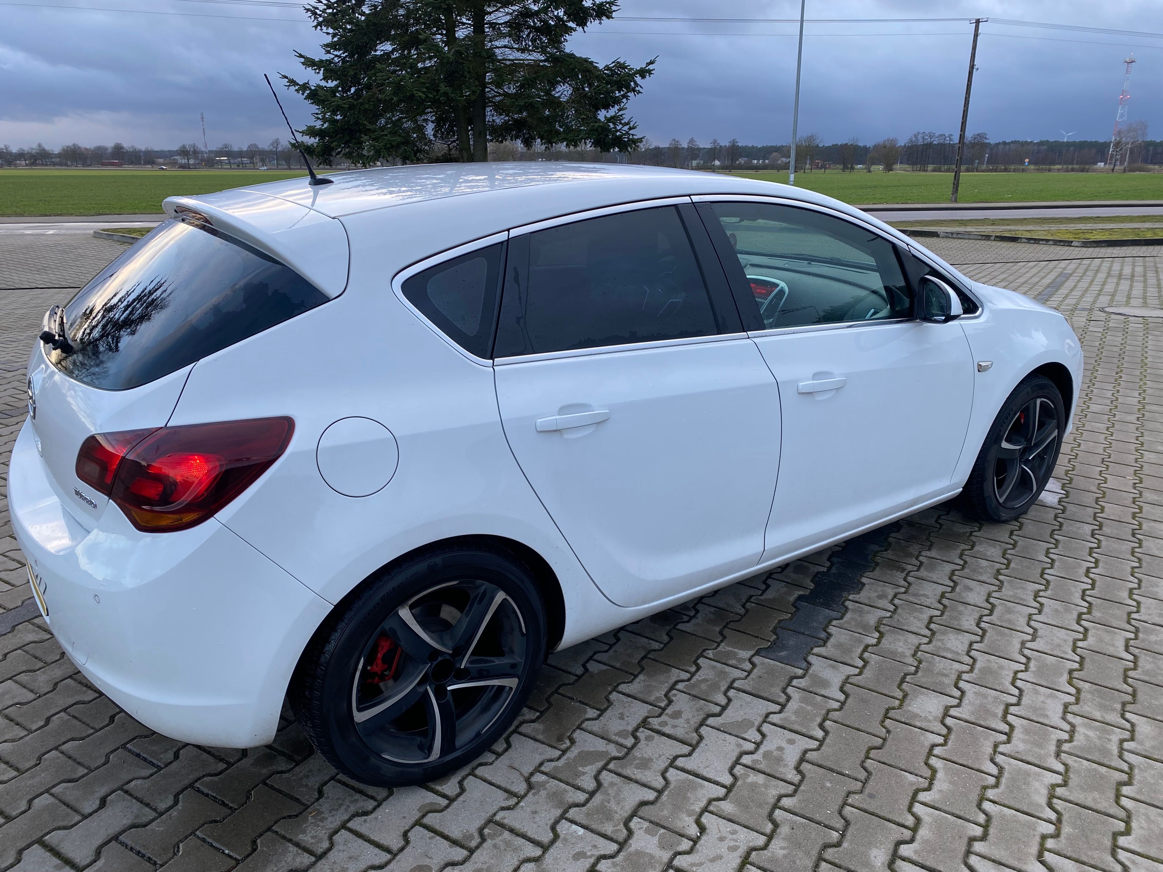 Sprzedam : Opel Astra j 2010r. 1,4turbo