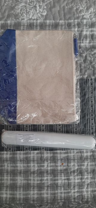 Mała kosmetyczka i etui na szczoteczkę