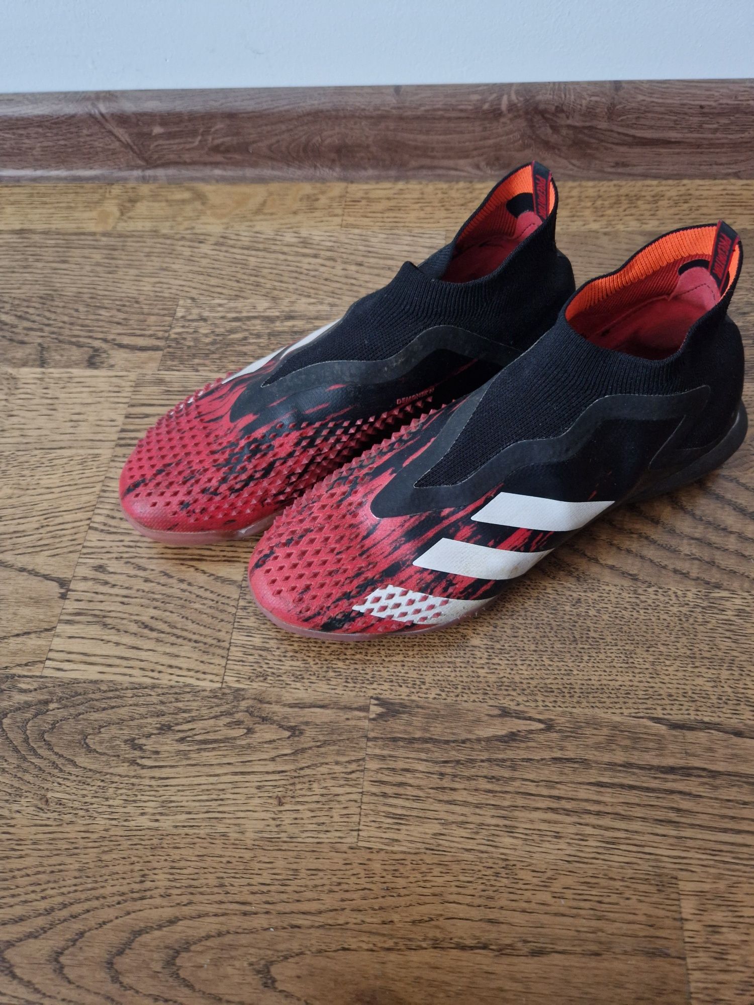 Adidas predator сороконіжки