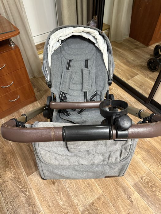 Подам детскую коляску Carello Epica 3 в 1