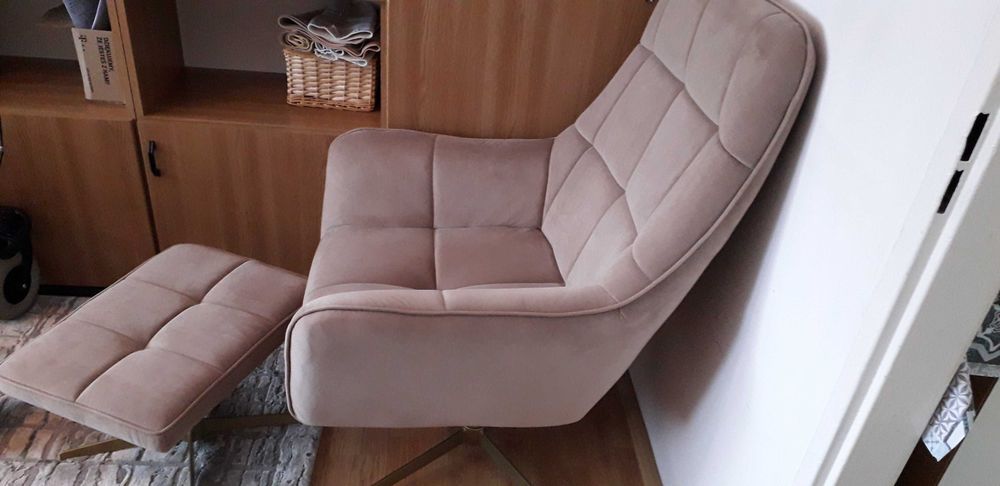 Sprzedam fotel z podnóżkiem