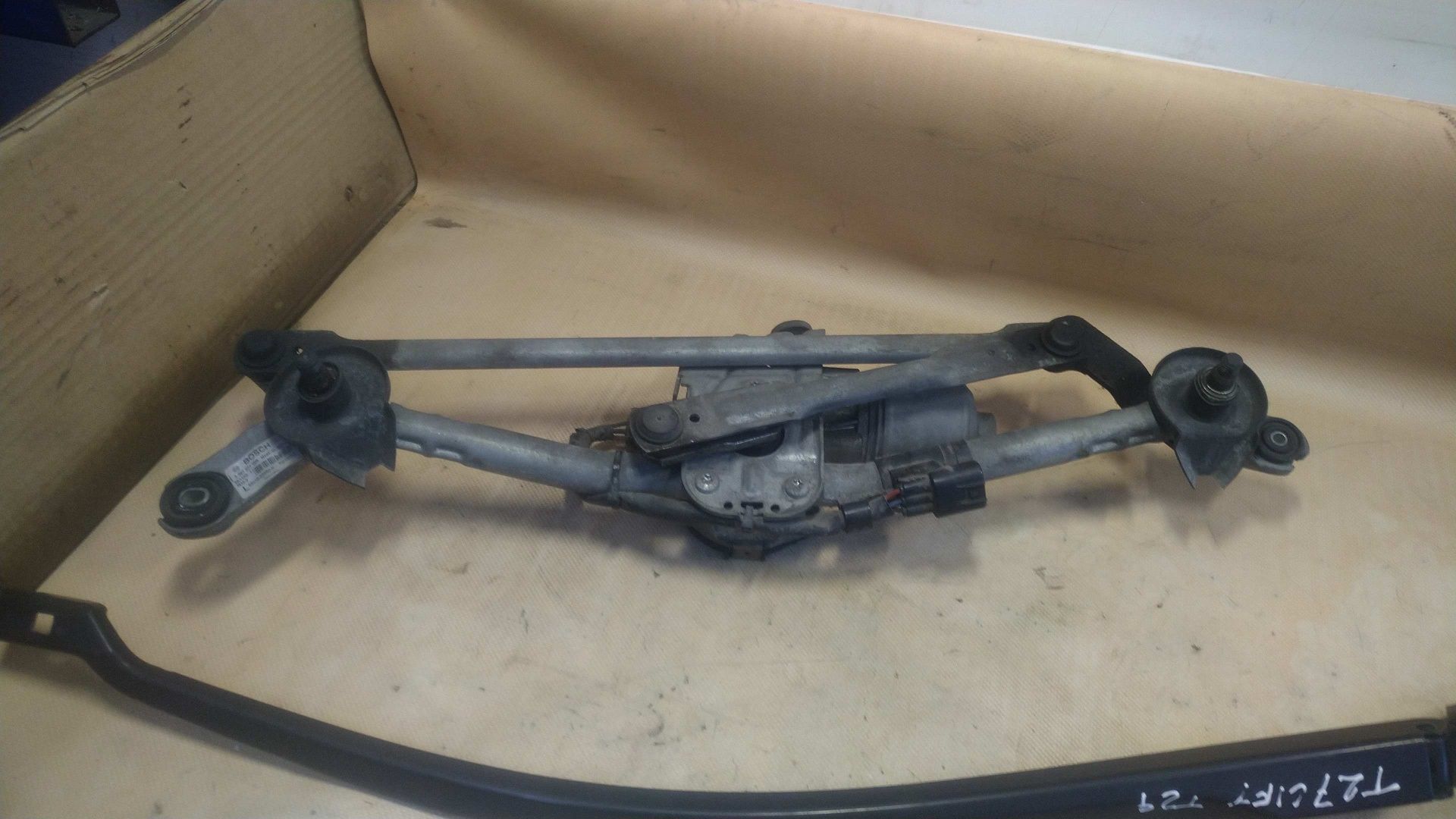 ) Avensis t27 t29 silniczek mechanizm wycieraczek ramiona EU