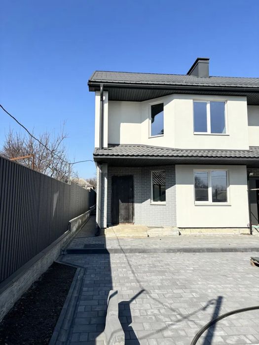 Продам новий, якісний двоповерховий таунхаус район Новомиколаївки.