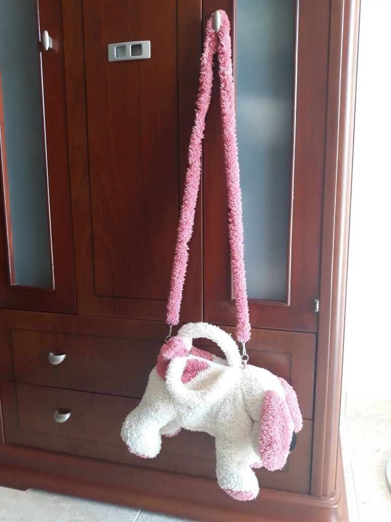 Saco peluche com alça grande e pequenas