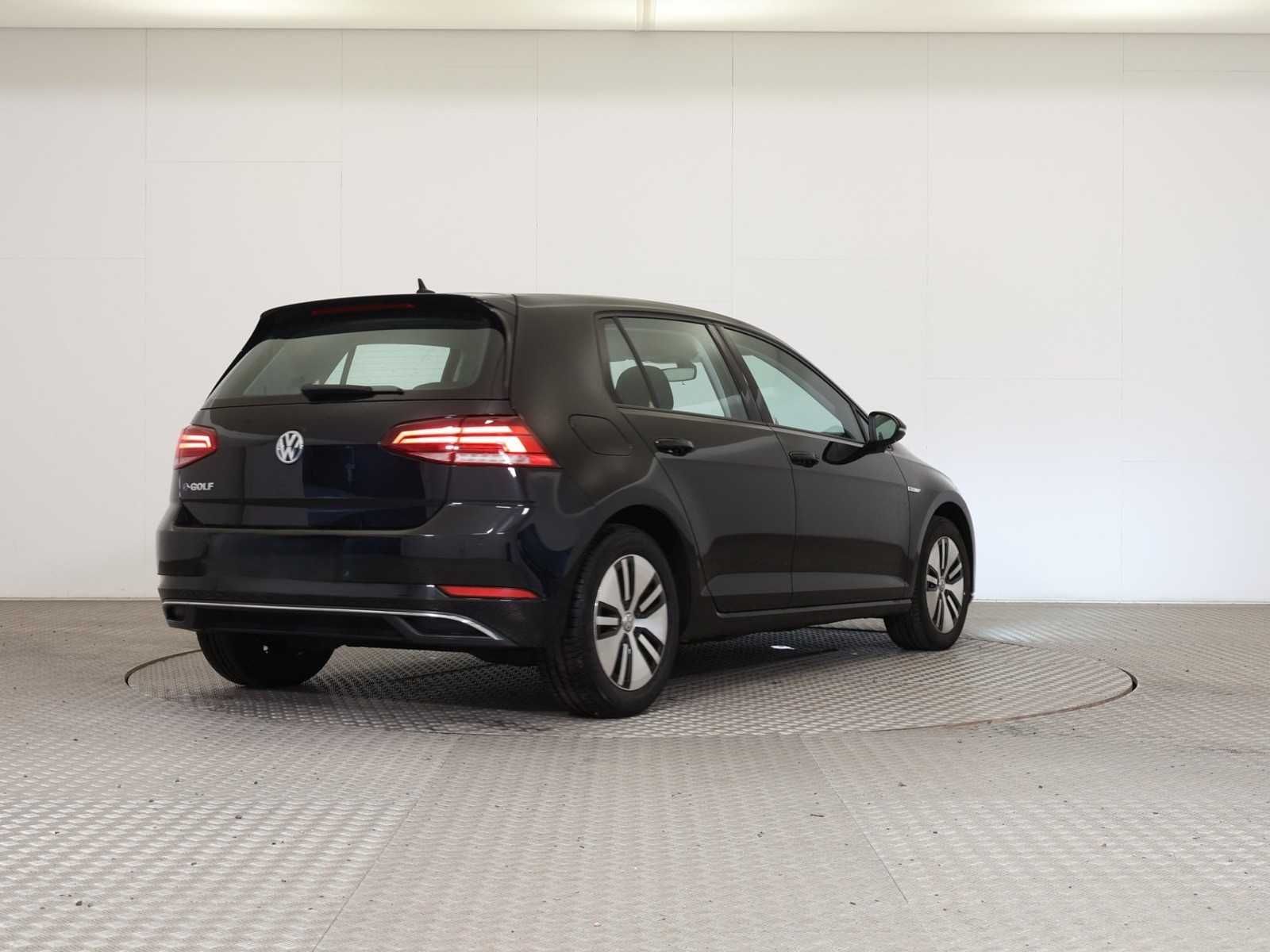 VW E-Golf em estado impecável