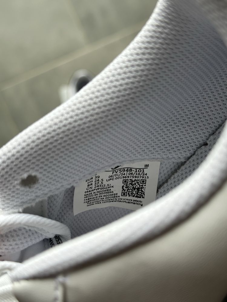 Жіночі оригінальні кросівки Nike Air Force 1 (GS) Low White/Black