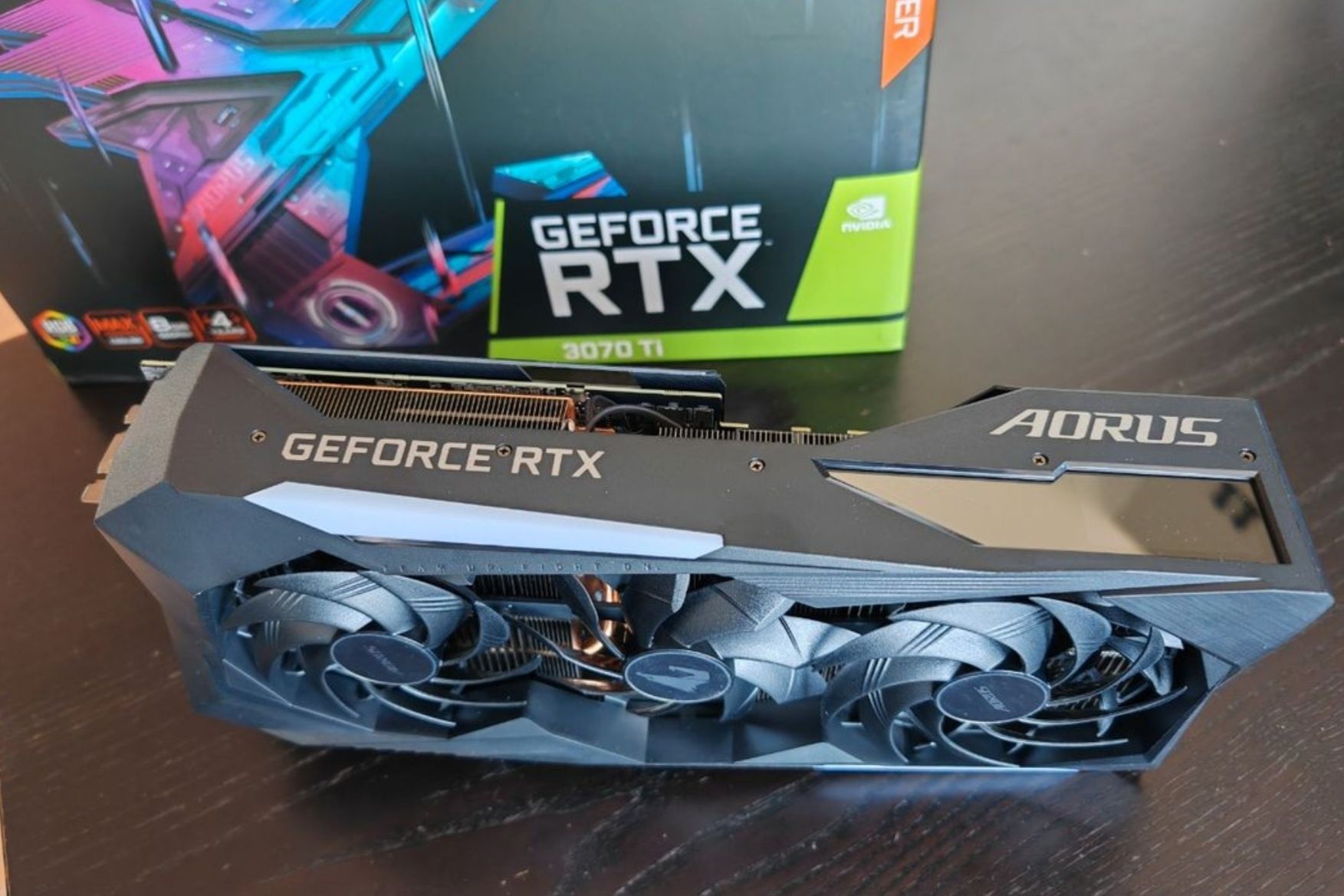 Placa gtafica AORUS RTX 3070 Ti 8 Go Master com  LCD personalizável