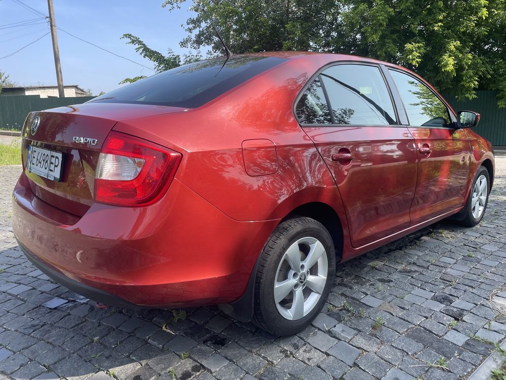 Автомобіль шкода рапід