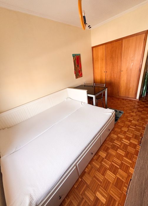 Quarto p/ Solteiro ou Casal na Maia (REF.Q6)