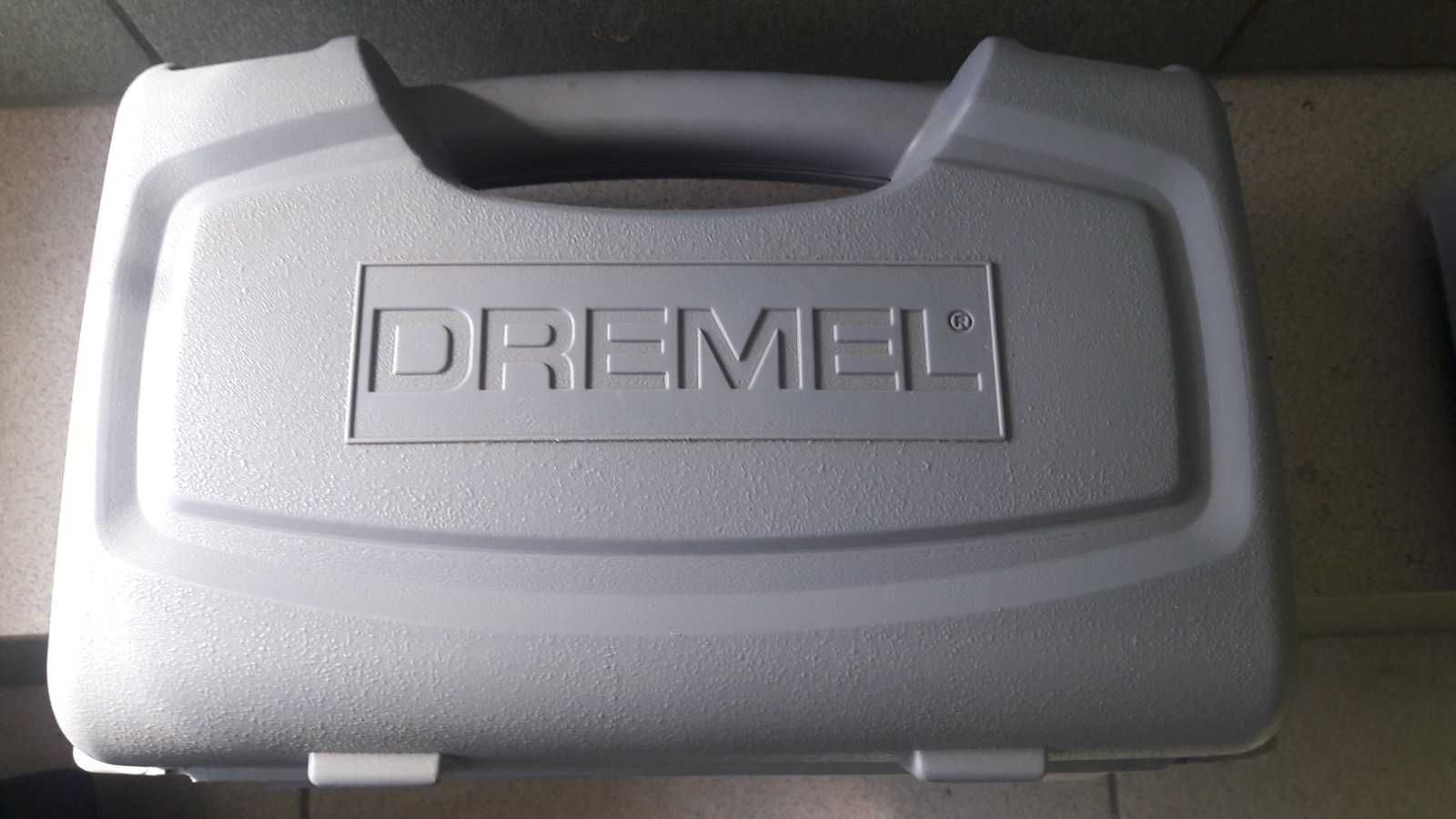 Універсальний набір Dremel 225