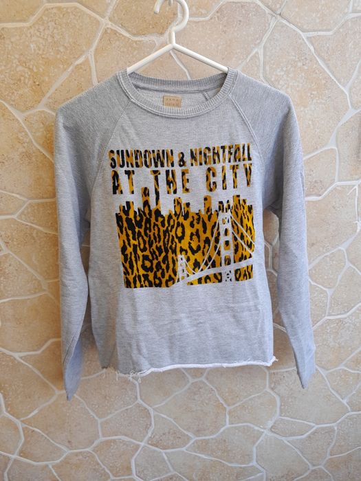 ROUPA variada em bom estado