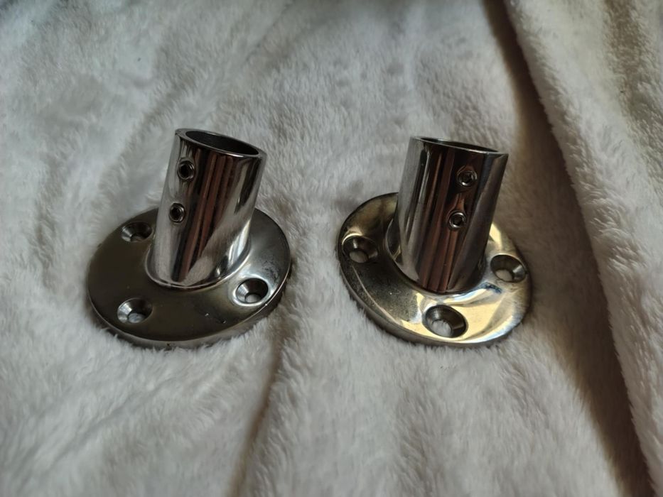 Podstawa 22mm SŁUPKA RELINGU 60 st