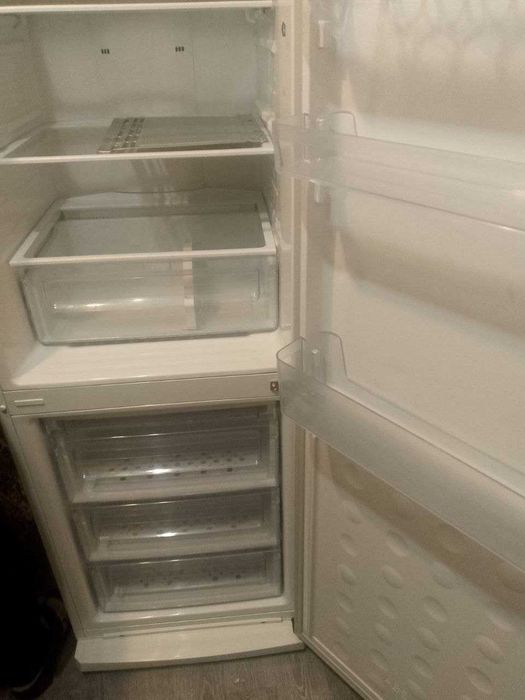 Холодильник SAMSUNG