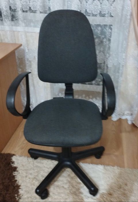 Компʼютерний стілець, офісне крісно