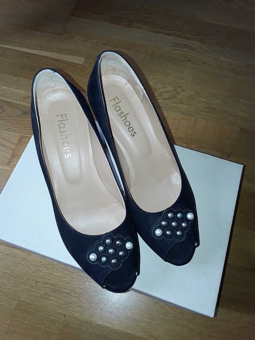 Sapato de salto alto preto