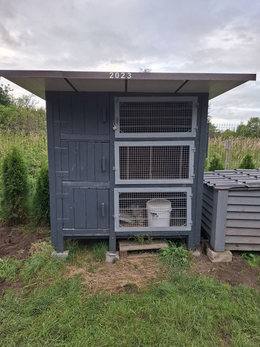 Duża ocieplana klatka dla królików