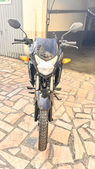 Honda CBF 125cc ano 2023 com menos de 10.000 km