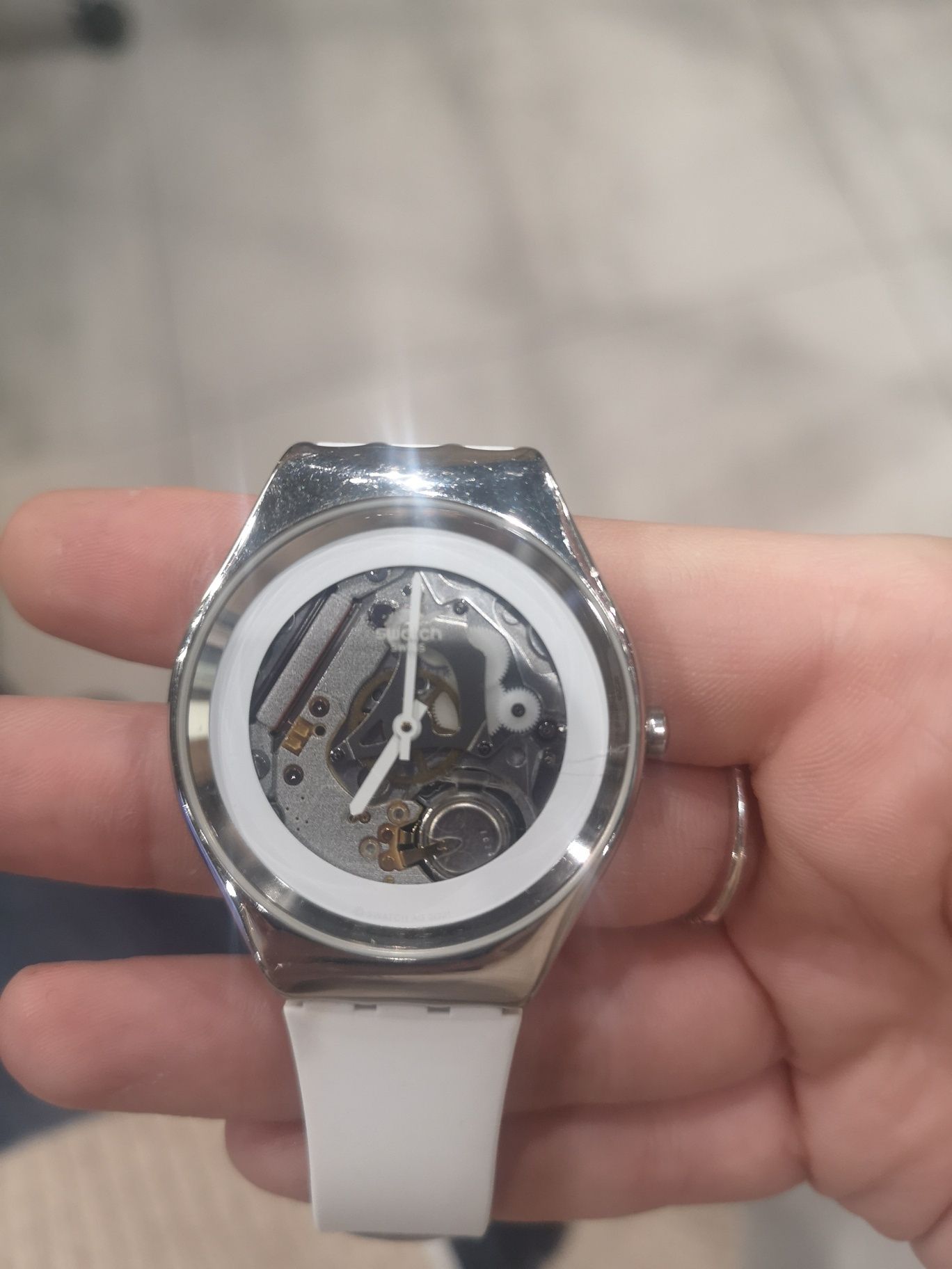 Zegarek swatch skin irony srebrny biały widoczny mechanizm