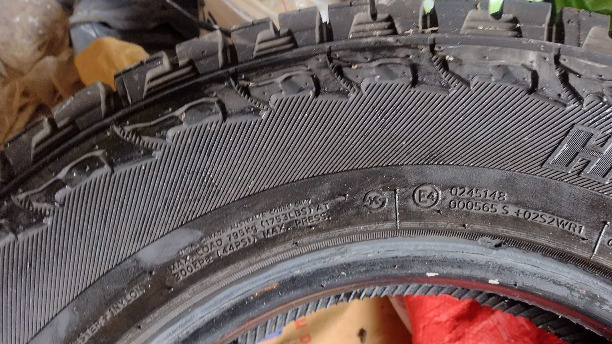 Opony terenowe  całoroczne 225 70 R15  rf10