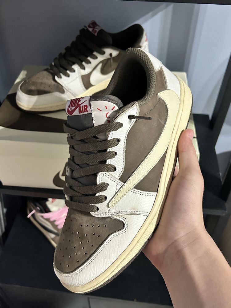 Jordan 1 low x travis scott reverse mokka