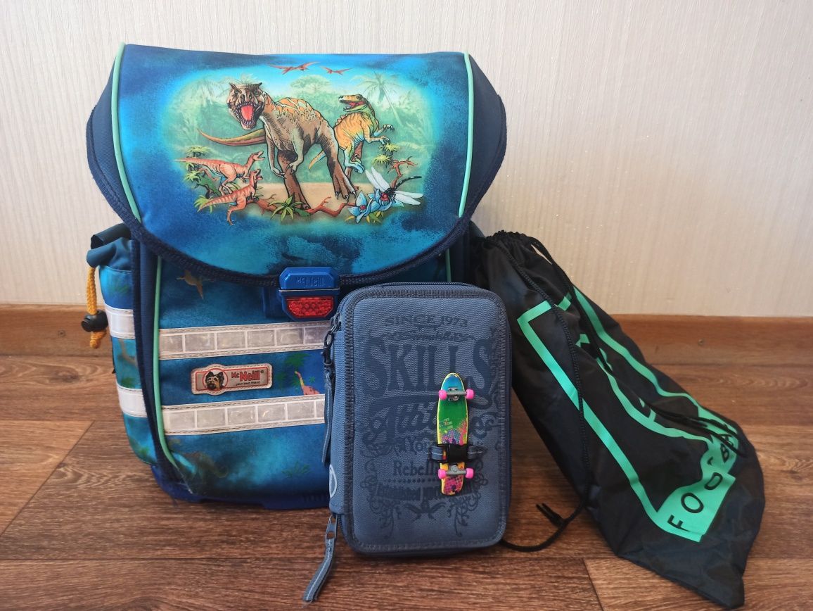 ШКІЛЬНИЙ НАБІР  (рюкзак, пенал, сумка для фізкультури)