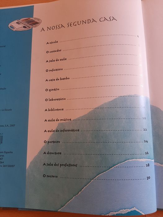 Livro 'O meu primeiro livro - A escola'