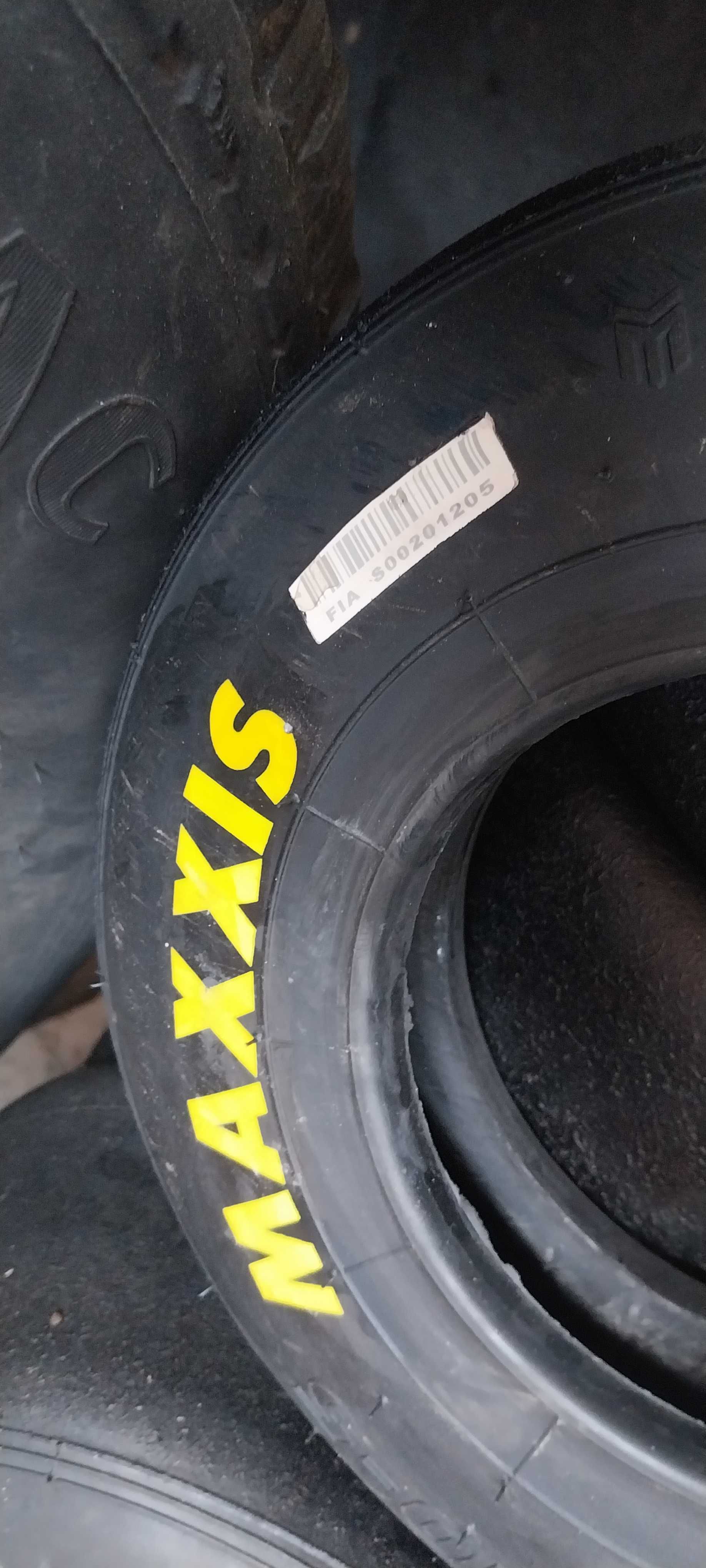Karting - Pneus MAXIS como novos