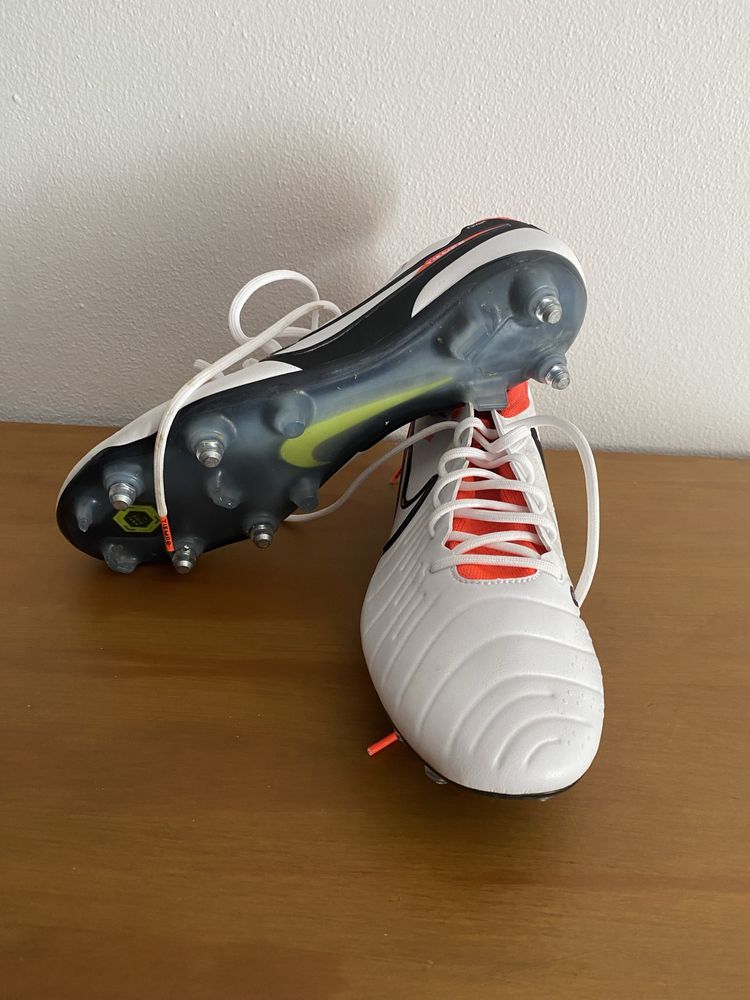 Chuteiras oficiais Nike Tiempo