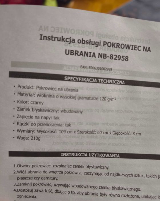Czarne pokrowce na ubrania płaszcz garnitur podróżny
