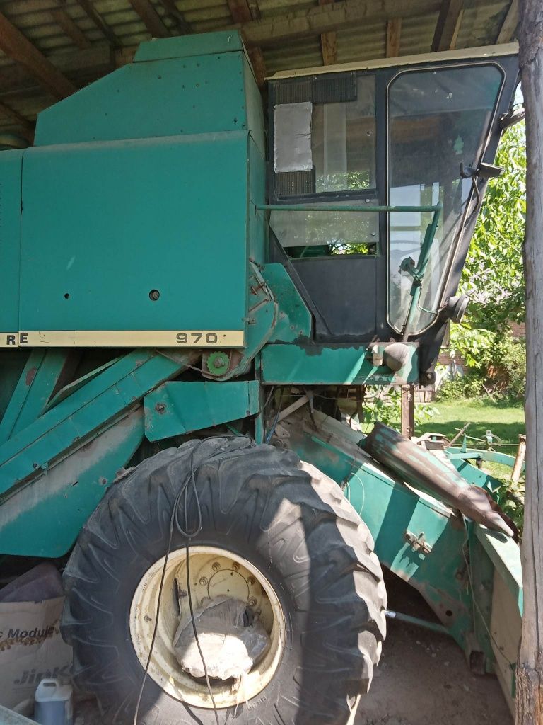 Kombajn zbożowy John Deere 975