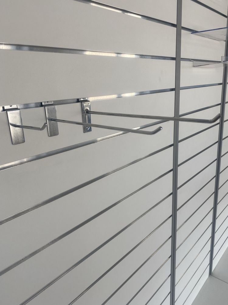 Półka z plexi, haczyk pojedynczy w systemie space wall 25x10 1 szt.