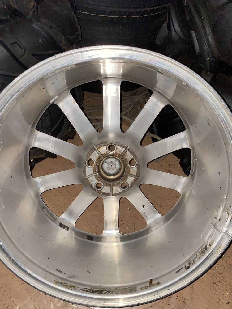 Sprzedam felgi chlysler 300c srt 20 cali