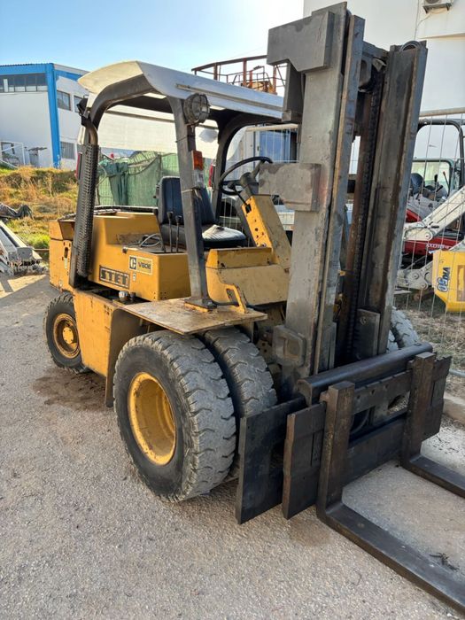 Empilhador CAT V80E