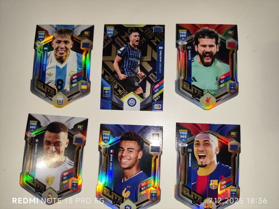 Karty z piłkarzami panini 365