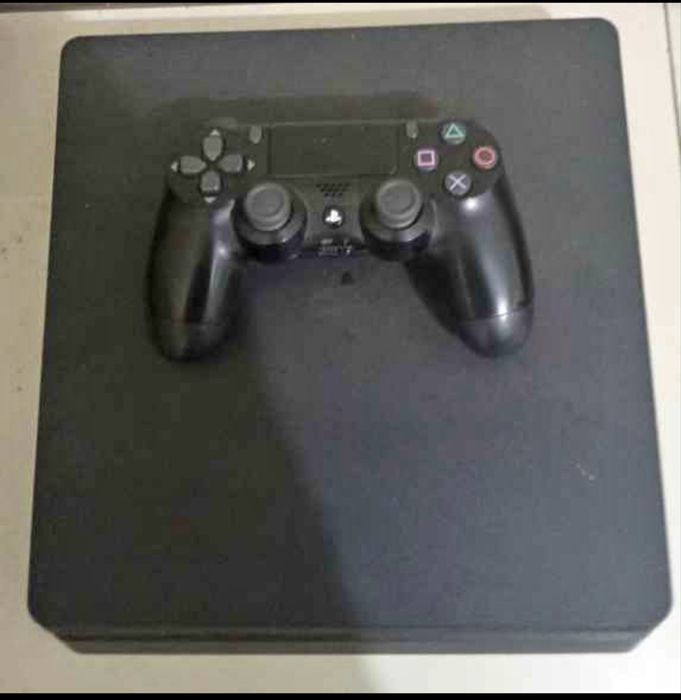 Ps4 slim como nova na caixa