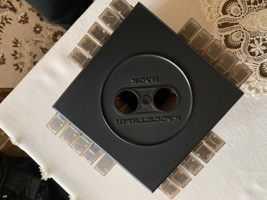 Кассетный блок на 20 аудиокассетт вращающийся