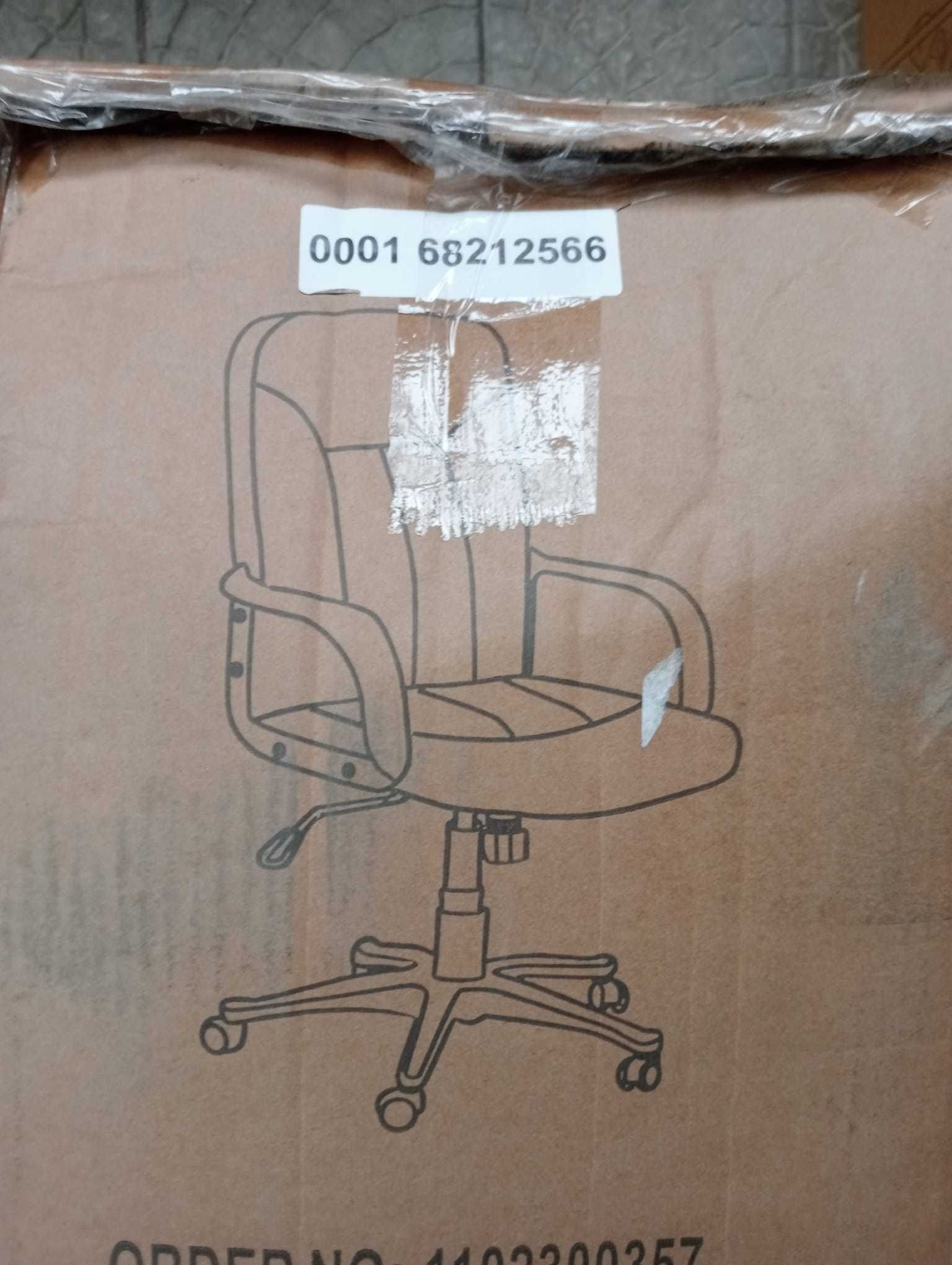 Cadeira de escritório NOVA na caixa