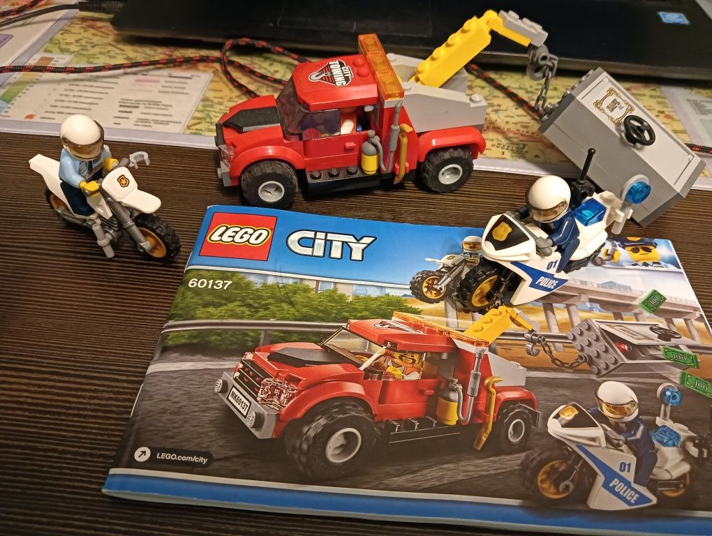 LEGO City 60137 Eskortą Policyjna