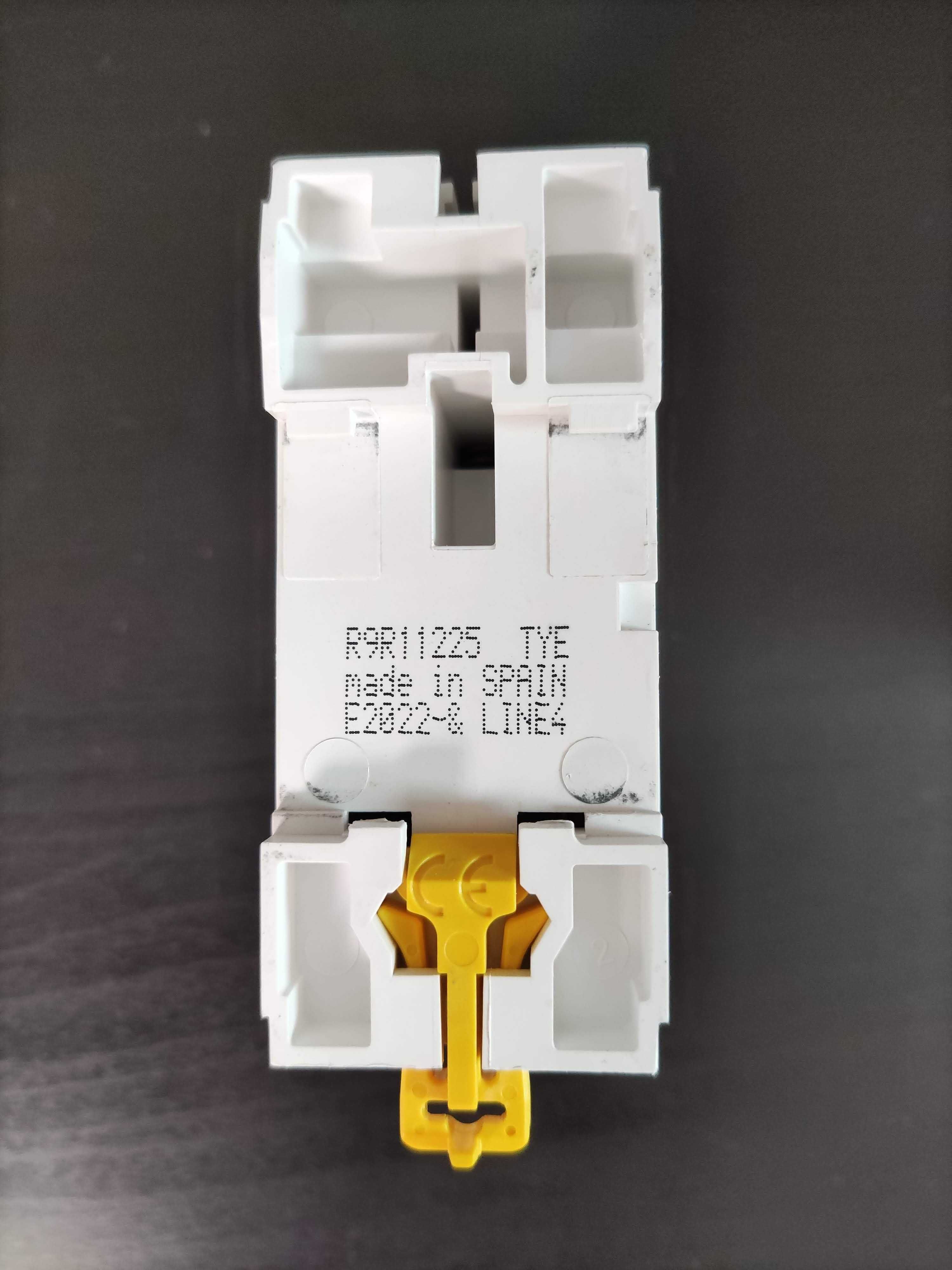 Schneider R9R11225 Resi9 - Interruptor diferencial - 2P - 25A - 30mA