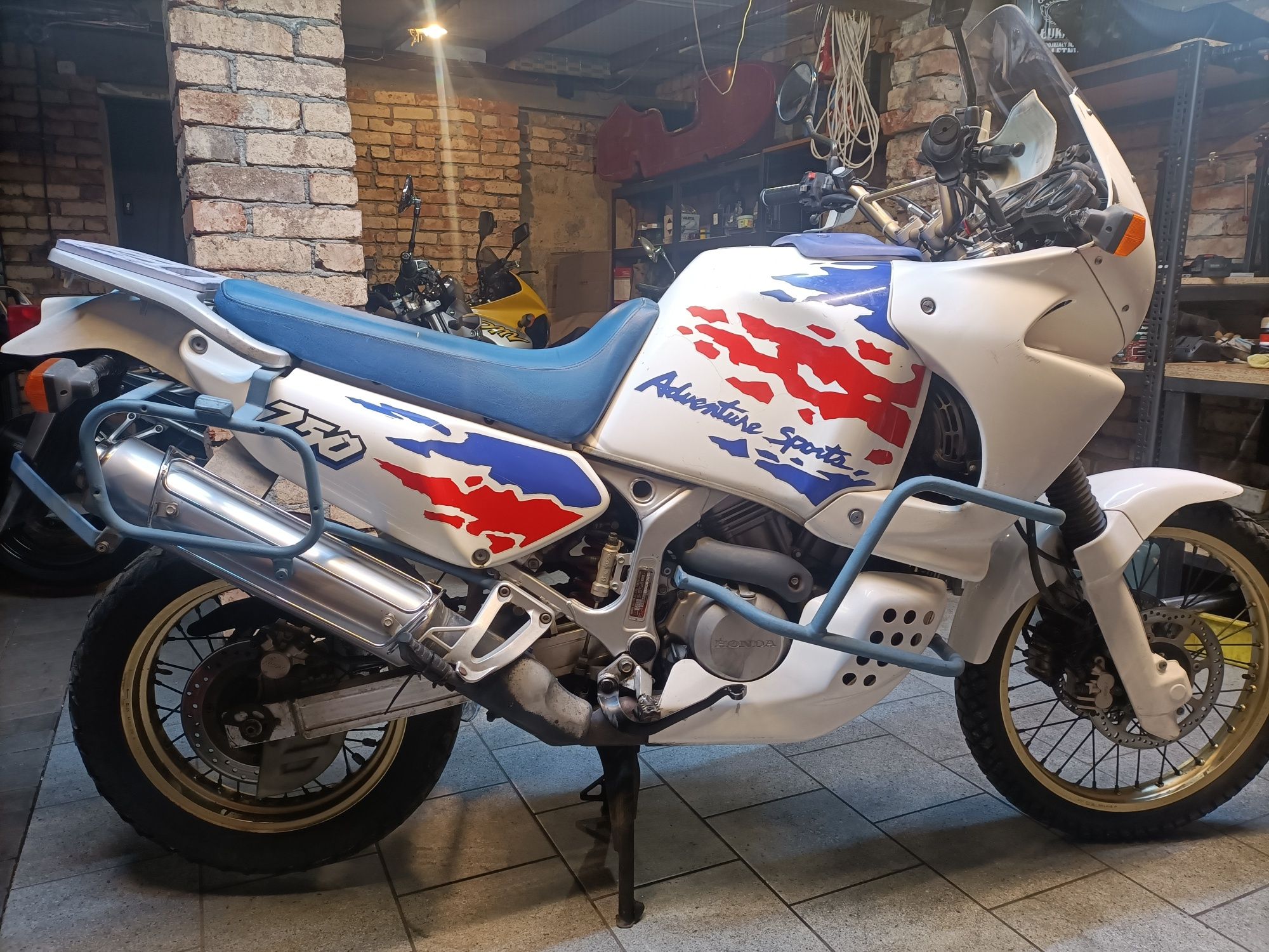 XRV750 africa twin RD07 nie xtz